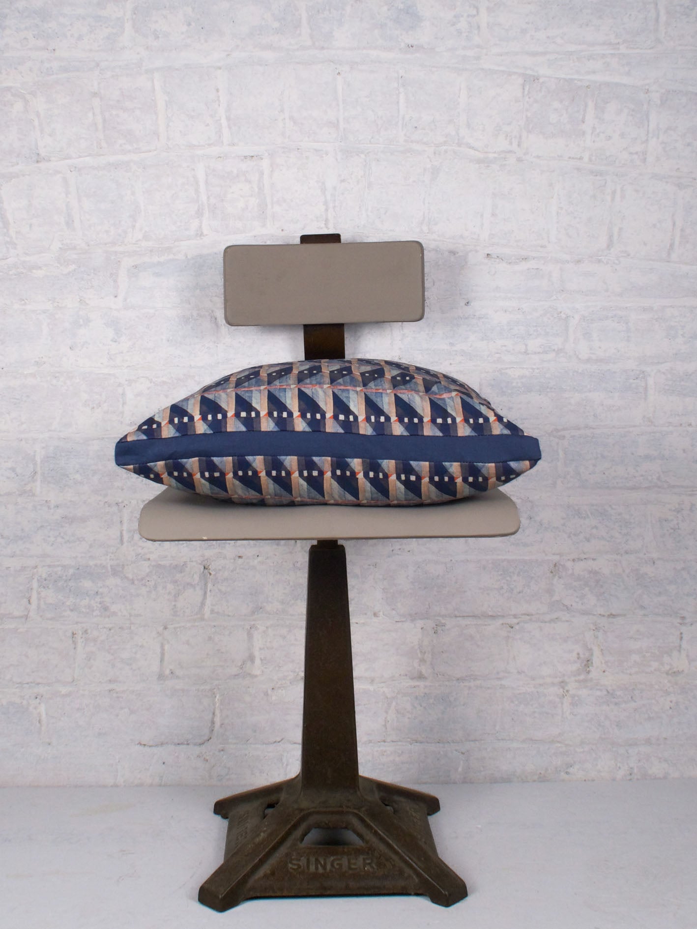 Beck Geo - Navy 43cmx43cm - The Honesty Works