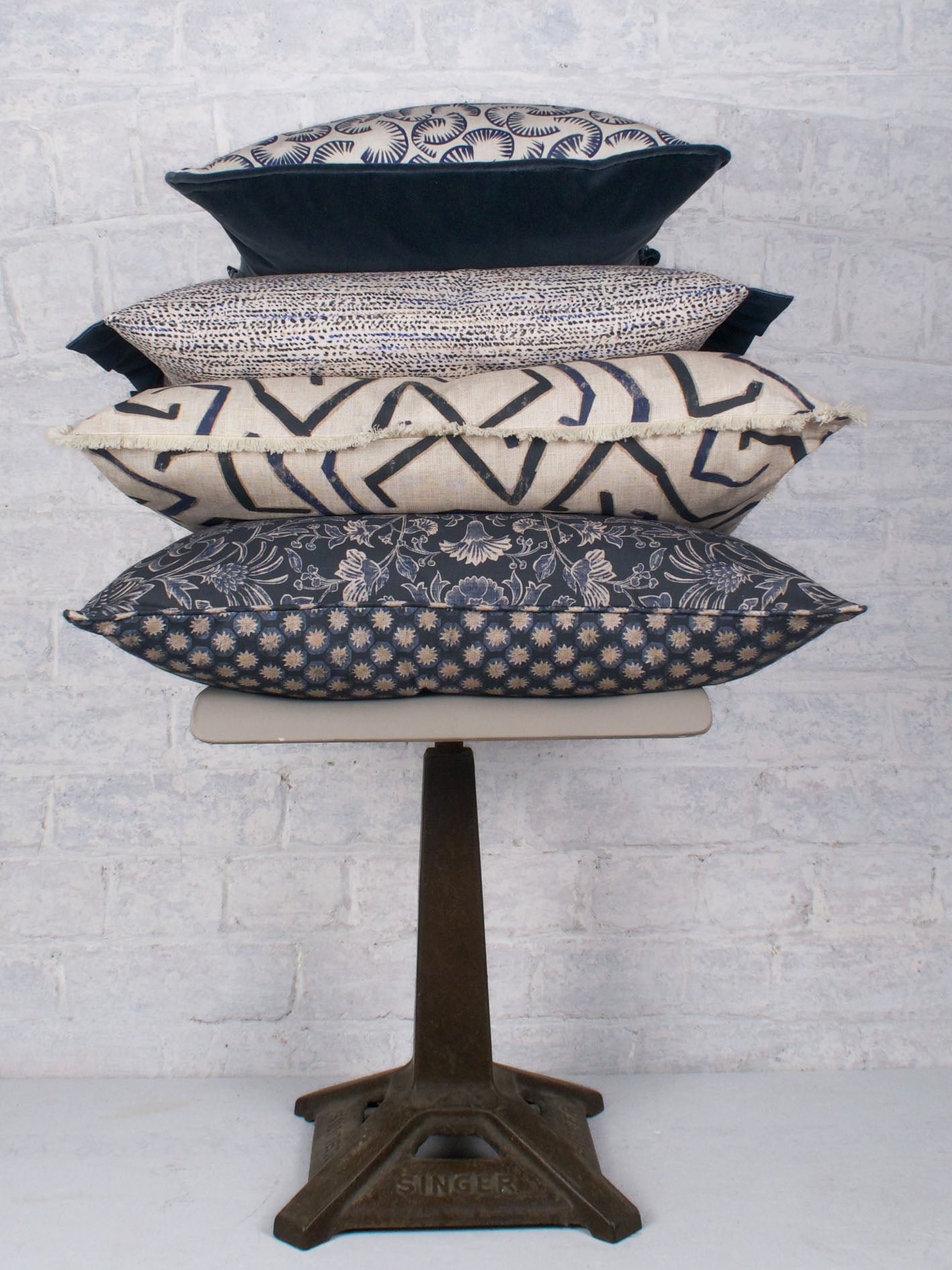 Cairn - Navy 43cmx43cm