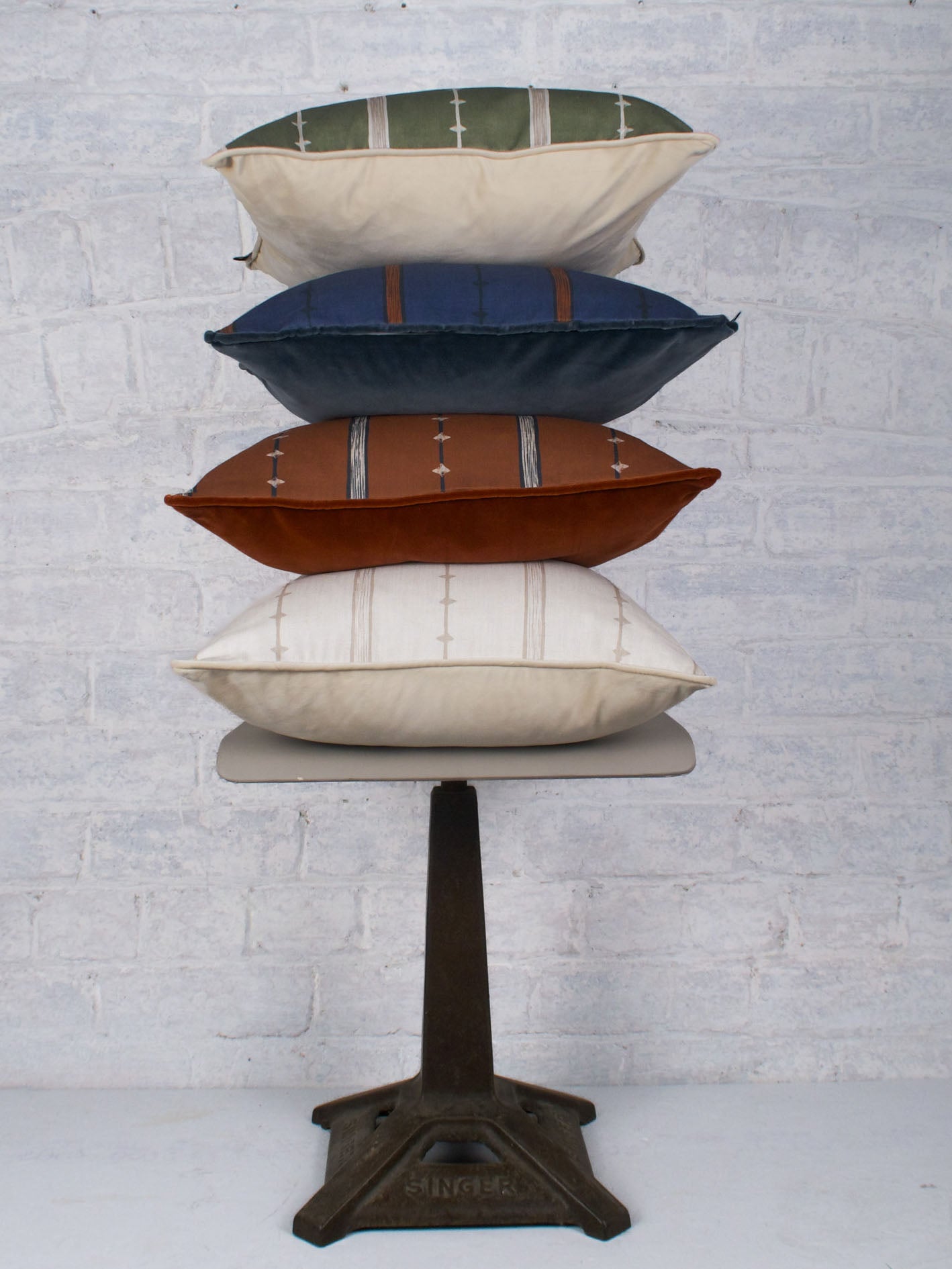 Remy - Navy 43cmx43cm - The Honesty Works