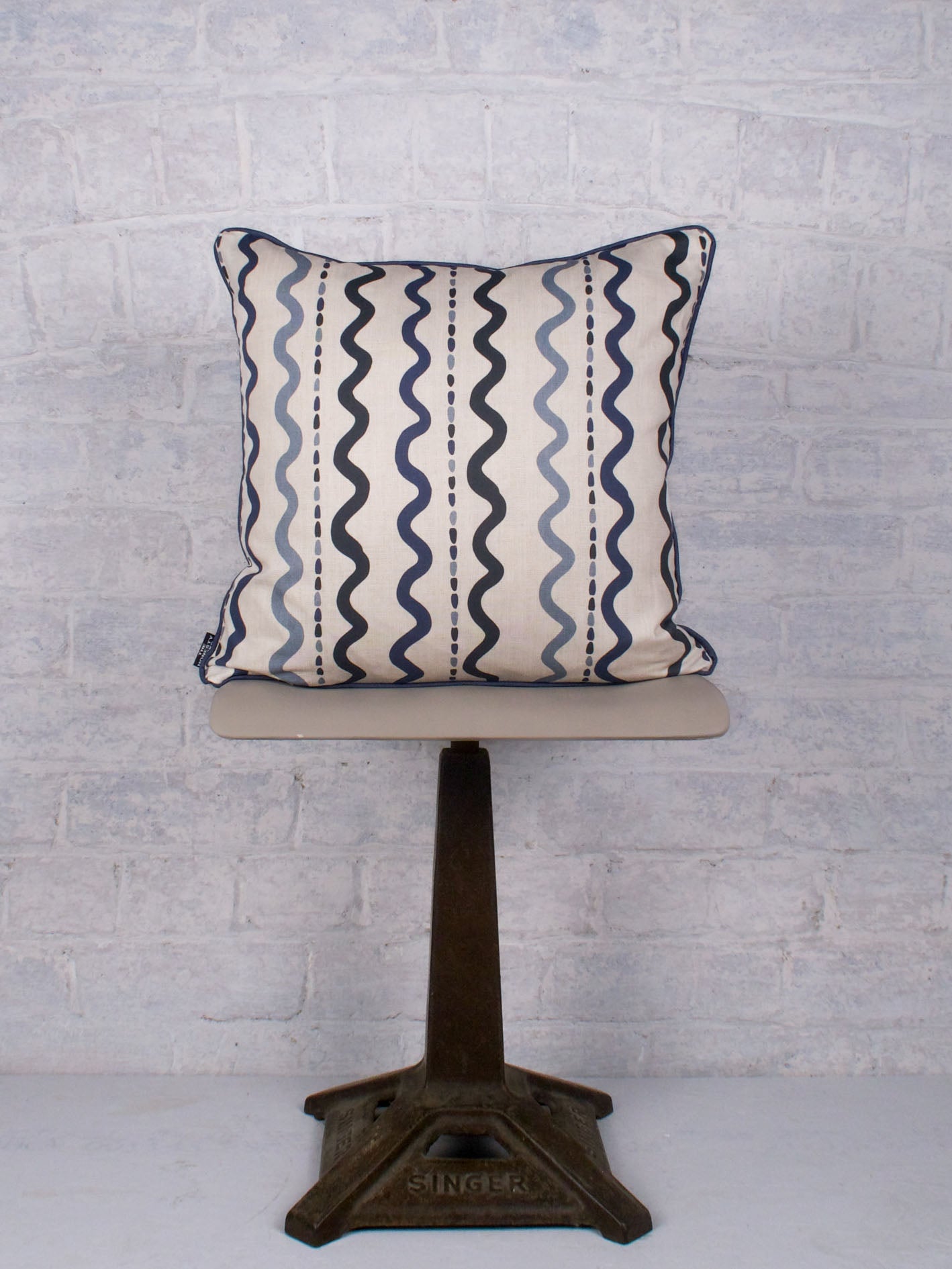 Wiggle Stripe - Navy 43cmx43cm